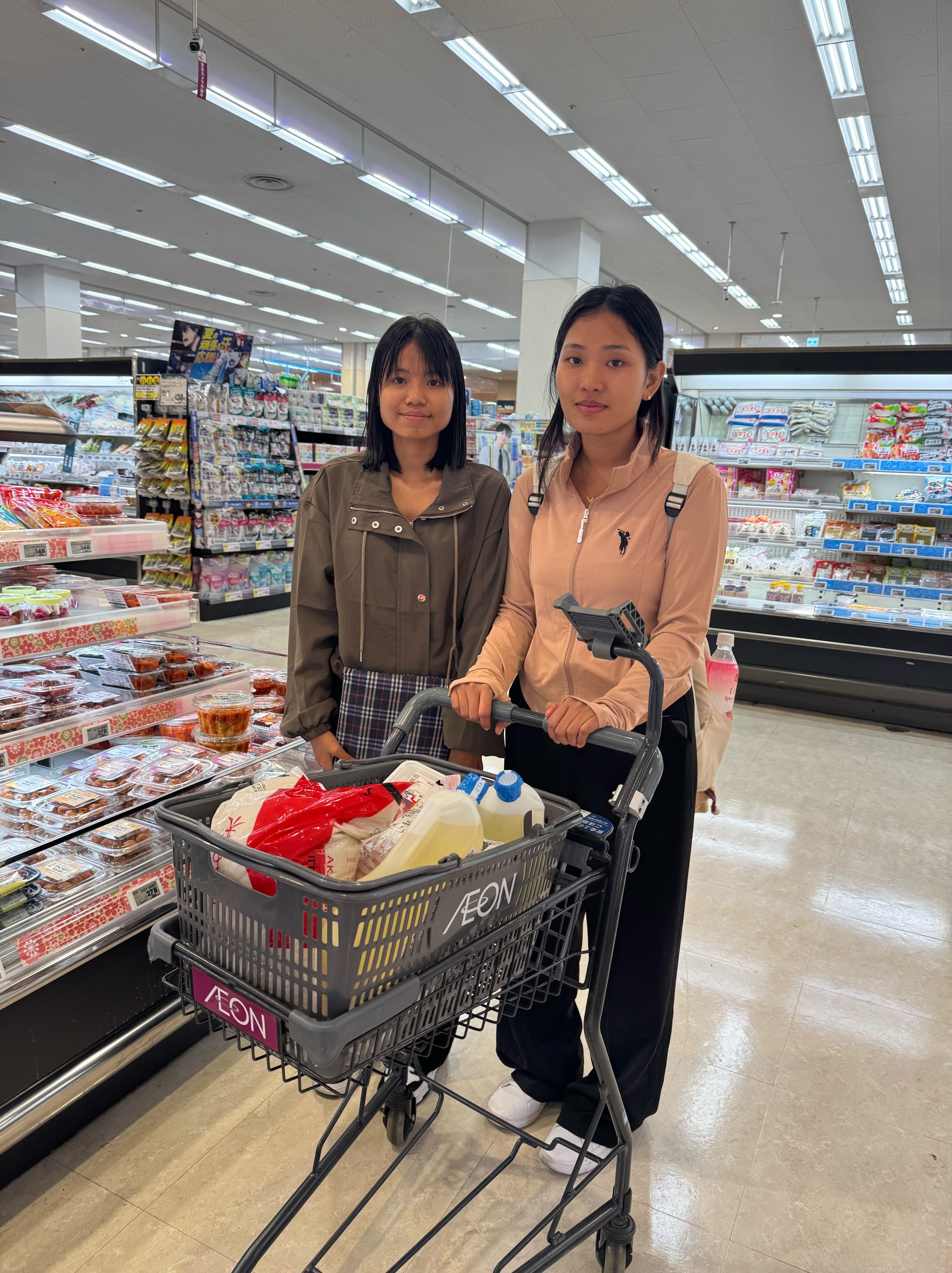 スーパーでの買い物サポートの様子